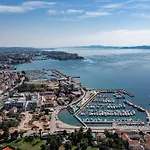 Luxury Residences By Belmont Realty Lägenhet