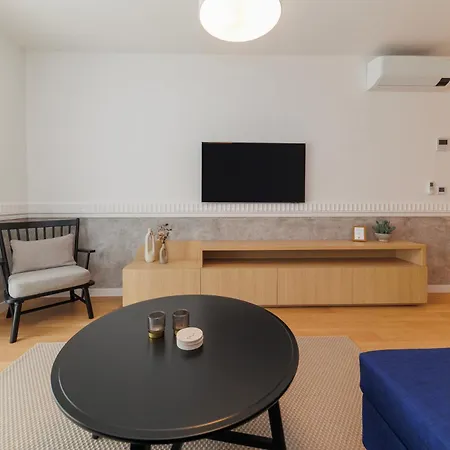 Apartment Luxury Residences By Belmont Realty