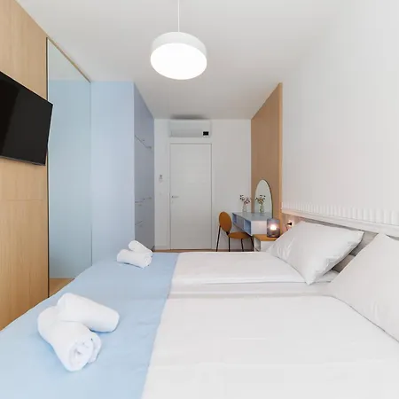 Apartment Luxury Residences By Belmont Realty *