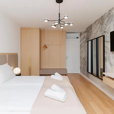 Apartment Luxury Residences By Belmont Realty *