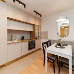 Apartment Luxury Residences By Belmont Realty