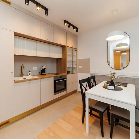 Апартаменты Luxury Residences By Belmont Realty