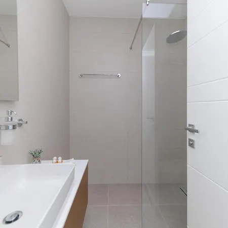 Apartman Luxury Residences By Belmont Realty *