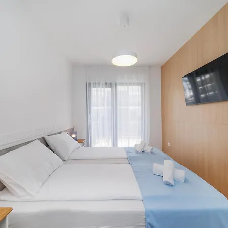 Apartman Luxury Residences By Belmont Realty