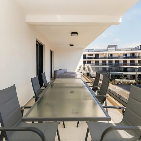 Апартаменты Luxury Residences By Belmont Realty *