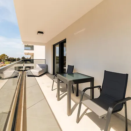 Апартаменты Luxury Residences By Belmont Realty *