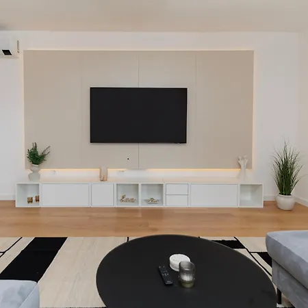 Daire Luxury Residences By Belmont Realty *